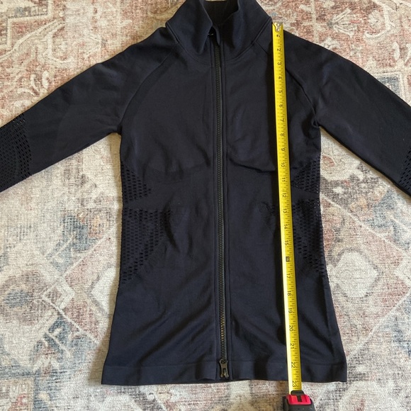 Fabletics Black Mesh Design Fitted Jacket w/ thumb holes (XS) - Picture 9 of 10